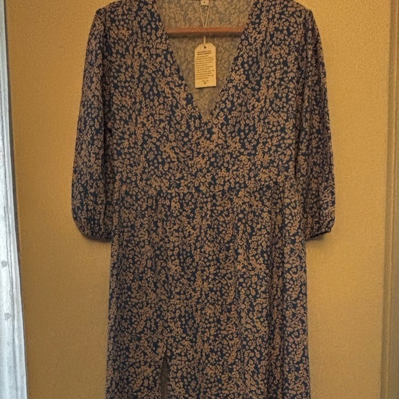 Maxi dress NWT - Picture 2 of 3